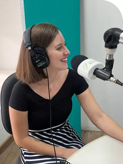 Participação de Anne Stonne na rádio UFMG